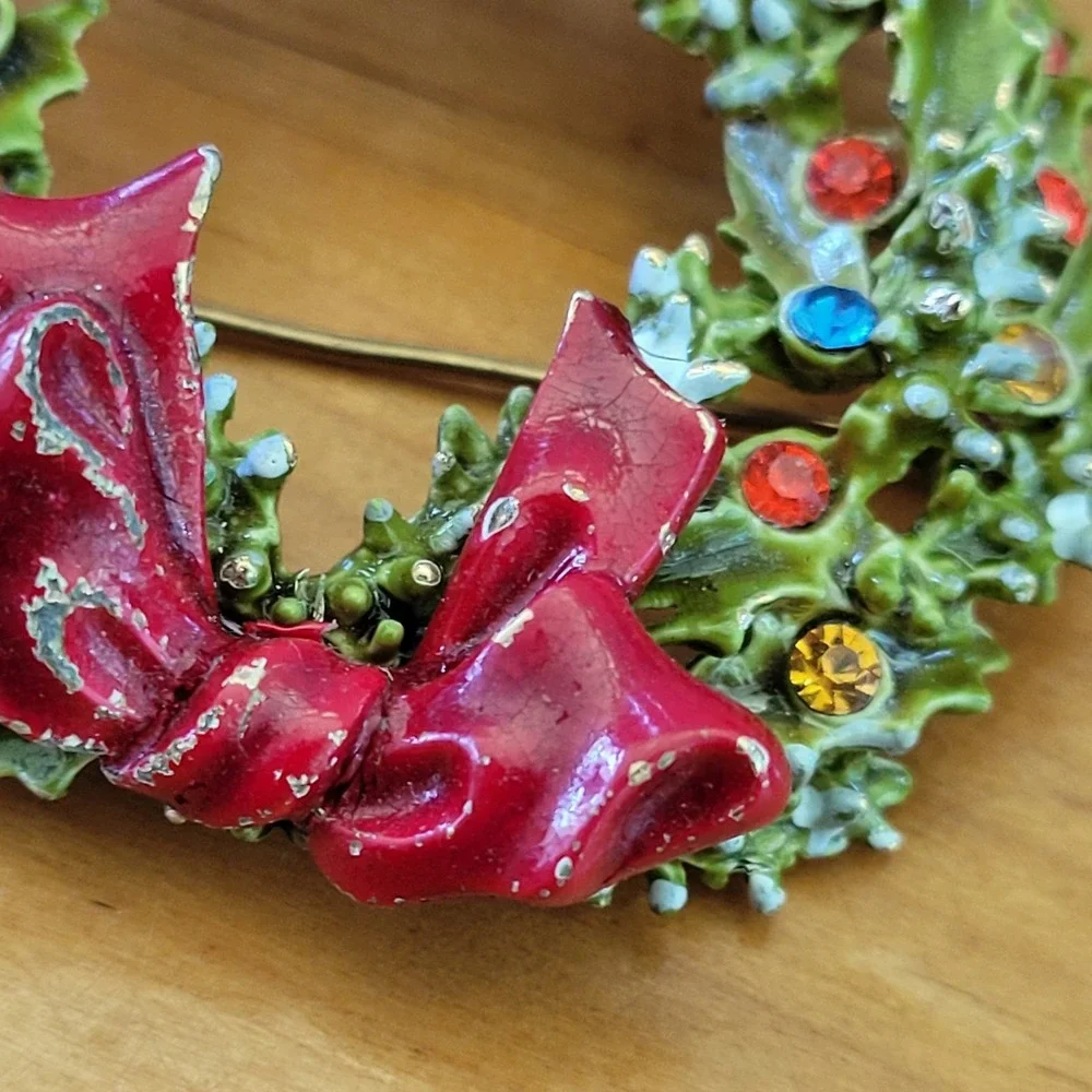 Vintage Signed ART Enamel Rhinestone Christmas Wreath Bow Brooch Pin